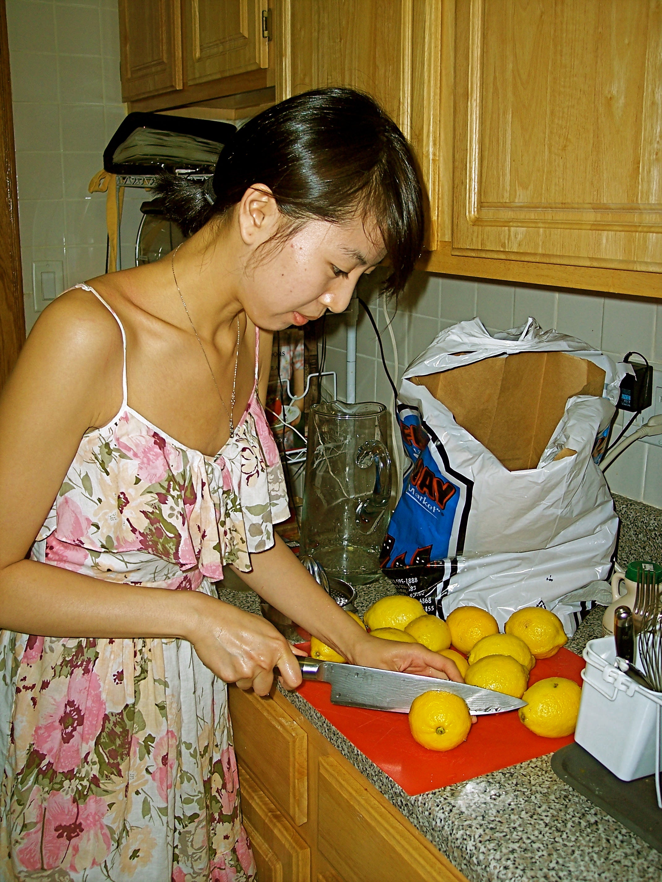 Florence slicing lemons